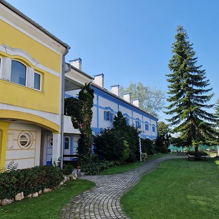 Rozina Apartman Mosonmagyaróvár Zewnętrze zdjęcie